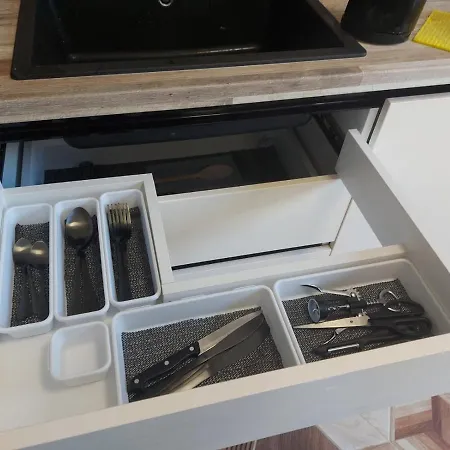 божур Apartment Warna